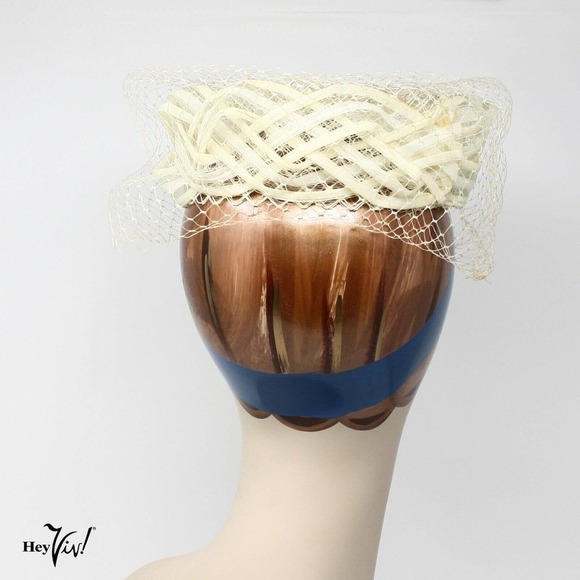 Vintage 1950s 3" High Ivory Mesh Ring Pillbox Hat w Ribbons and Veil - Hey Viv - Picture 3 of 6